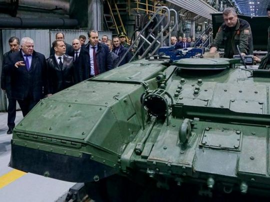 Медведев на танковом заводе