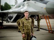 &laquo;Тарас міг катапультуватися, але не&nbsp;став, щоб відвести літак від села&raquo;: на&nbsp;Миколаївщині героїчно загинув пілот-винищувач
