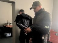 Обіцяв &laquo;клієнту&raquo; закрити справу: у&nbsp;Києві на&nbsp;хабарі у&nbsp;150 тисяч доларів викрили працівника СБУ