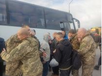 Более 50 украинцев вернулись домой в результате обмена: первые подробности, фото и видео