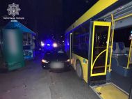 &laquo;П'яне&raquo; ДТП у&nbsp;Києві: водійка BMW протаранила автобус (фото)
