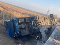 Под Одессой автобус перевернулся в кювет, пострадали 7 человек