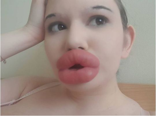 дівчина