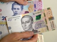 Украинцев ждет существенное падение доходов в 2023 году: ждать ли компенсаций от Кабмина
