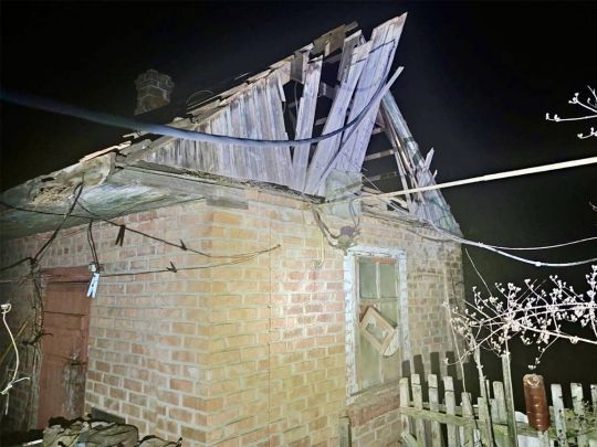 Враг обстрелял три громады на Днепропетровщине: пострадали жилые дома и газопровод 