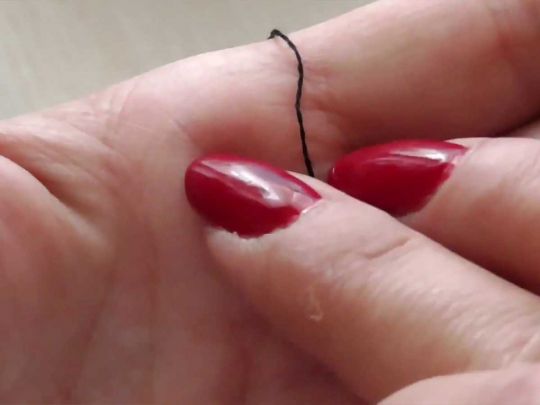 Найпростіший китайський спосіб заправити нитку в голку (відео)