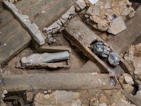 Саркофаги, знайдені у Соборі Паризької Богоматері