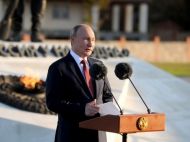 Зовсім заслаб: путін не&nbsp;зміг пройти пішки 100 метрів і&nbsp;сів в&nbsp;автомобіль