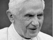 Помер Бенедикт XVI