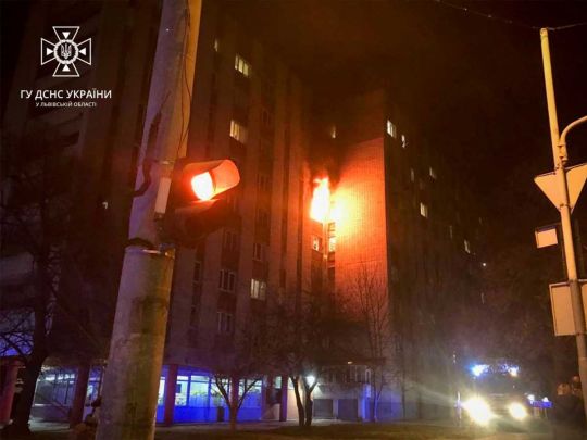 Во Львове произошел пожар в многоэтажке: 60 человек спасены, есть пострадавшие