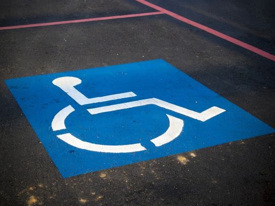 Стоянка для людей с инвалидностью