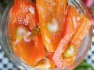 Маринованный сладкий перец: приготовьте пикантную закуску для праздничного стола