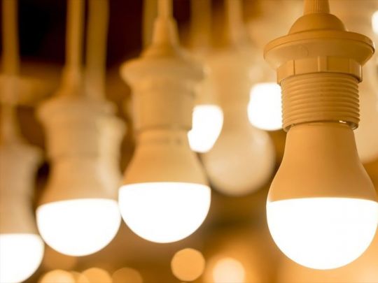 Відключення електроенергії: жителям яких регіонів доведеться обходитись без світла (список)