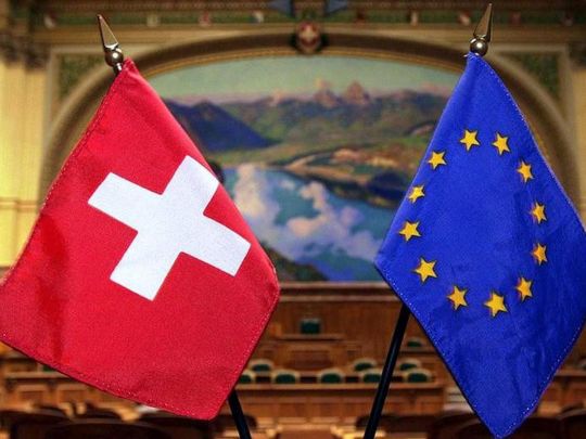 Прапори Швейцарії та ЄС