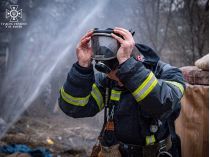 Рятувальники ліквідують пожежі