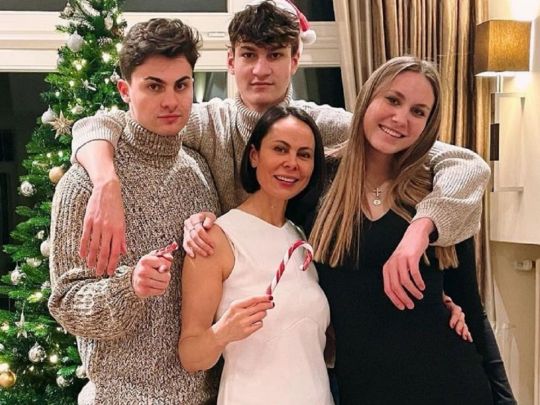Экс-жена Виталия Кличко с детьми