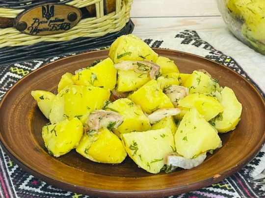 салат з картоплею та оселедцем