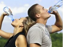 скільки води треба випивати щодня