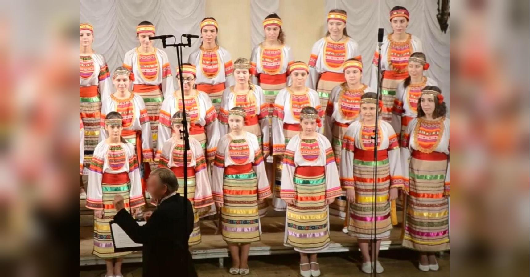 В Киеве экс-участница детского хора Зірниця Анна Хижняк обвиняет его  руководителя в изнасилованиях ее в 13 лет - «ФАКТЫ»