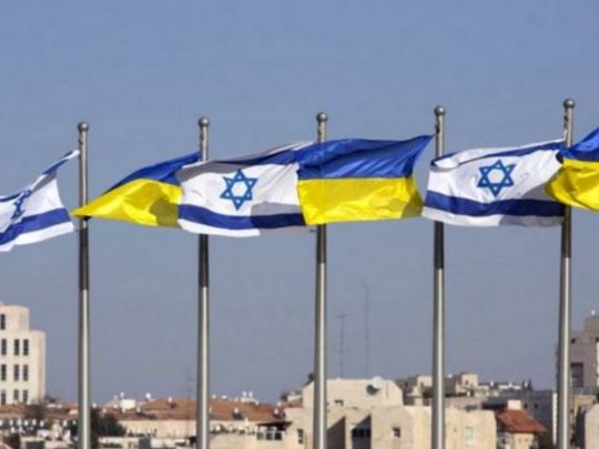 Флаги Израиля и Украины