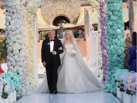 Дональд Трамп веде до вівтаря свою молодшу доньку Тіффані