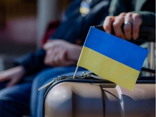 Валіза та прапорець України