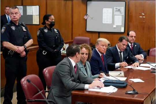 Дональд Трамп в здании суда