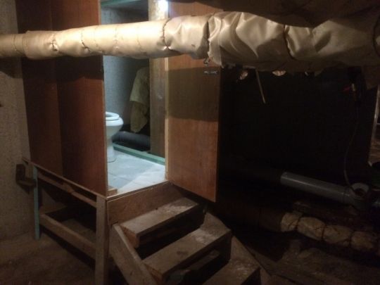 підземний туалет в Криму в якості сховища