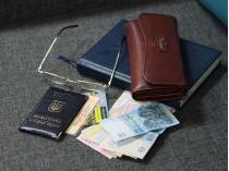 паспорт, гроші
