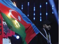 Проросійські вірмени, що підтримують агресію проти України, спалили прапор Азербайджану