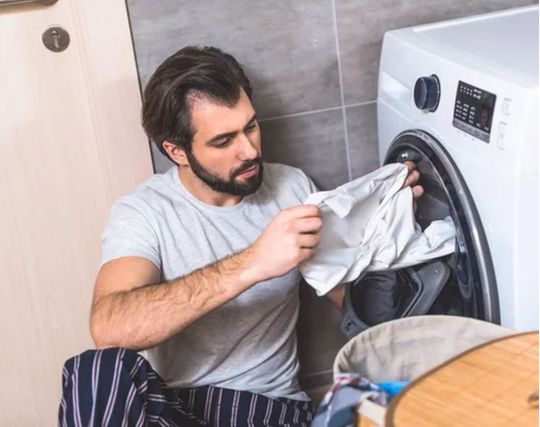 Почему нельзя оставлять на ночь белье в стиральной машинке 