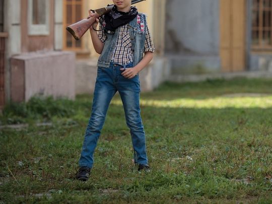 Мальчик с ружьем