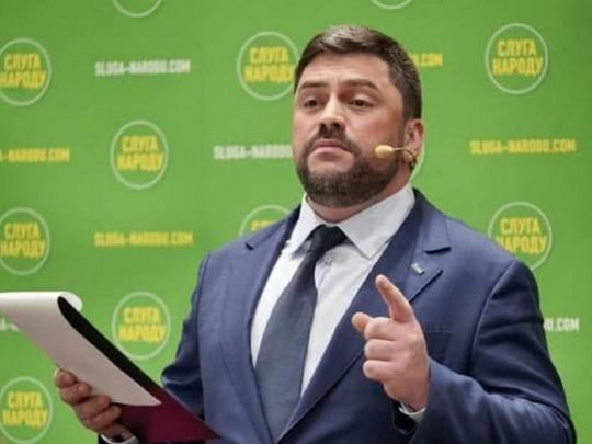Депутат Київради від “слуг народу” Трубіцин, який попався на здирництві, вимагав хабар у директора школи — ЗМІ