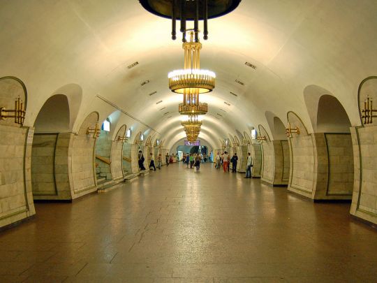 Станція метро Площа Українських Героїв