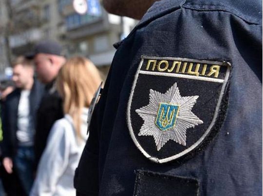 Одеський поліцейський шантажував матір загиблої дитини, лякаючи позбавленням батьківських прав