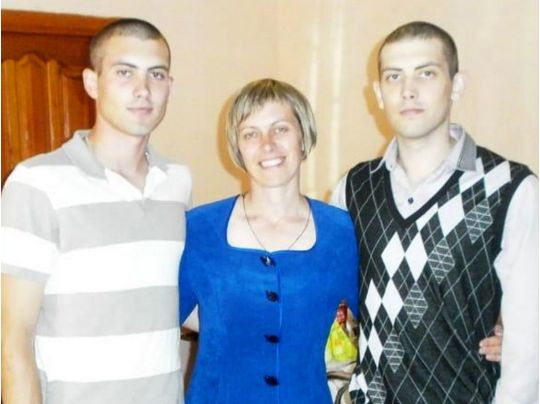 Людмила Гульцьо с сыновьями
