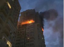 Багатоповерхівка, що горить в Києві