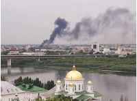 Дым от пожара виден даже за городом