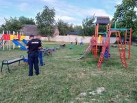 Поліція на дитмайданчику