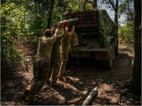 військові