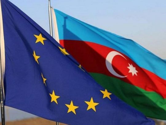 флаги Азербайджана и ЕС