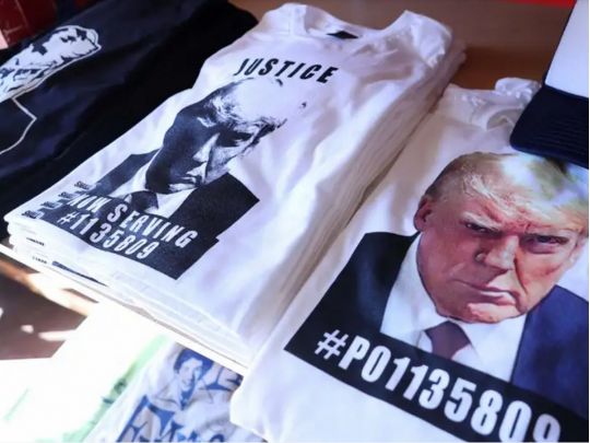 Сувеніри з фото Трампа