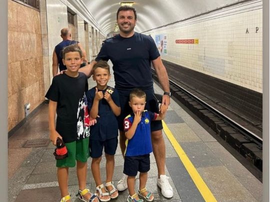 Григорий Решетник с семьей в метро