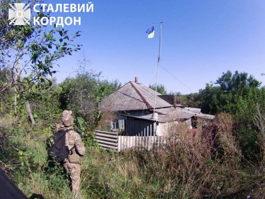 Прапор України у звільненому селі