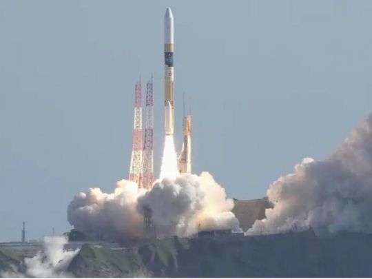 Старт ракеты-носителя с модулем SLIM с космодрома Танэгасима 
