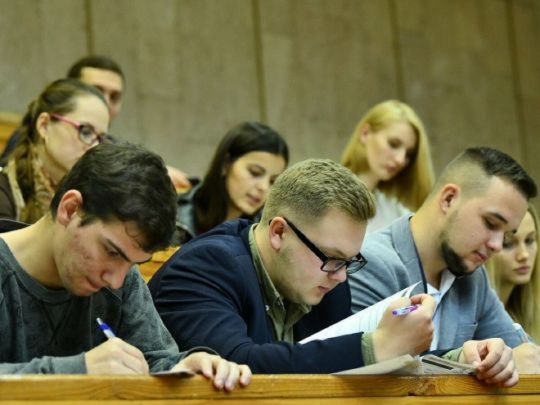 Студенти