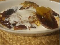 Сливовий десерт з шафраном та йогуртом
