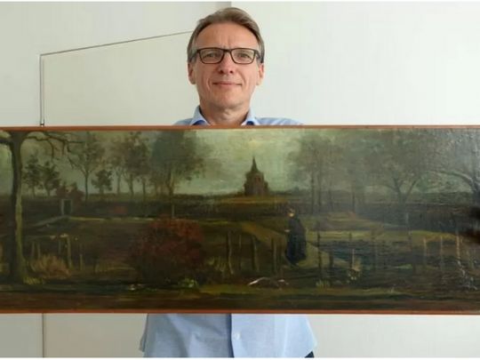 Артур Бранд с картиной Ван Гога