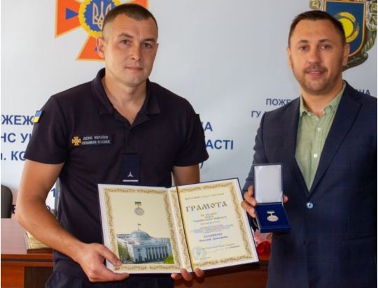 Андрей Стрихарский поздравил спасателей с профпраздником и наградил грамотами ВРУ работников ГСЧС Черкасской области