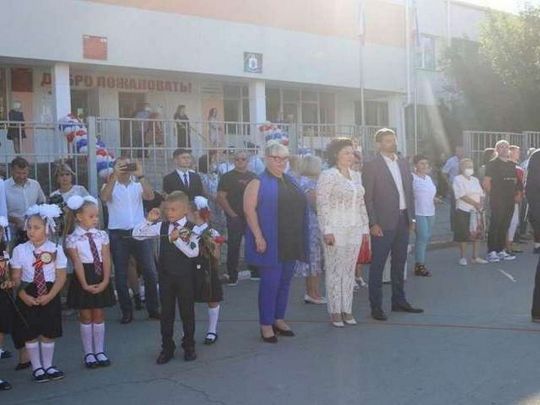 крымские школьники на линейке